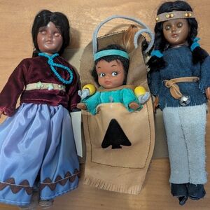 Vintage Carlson Native American Doll Set
